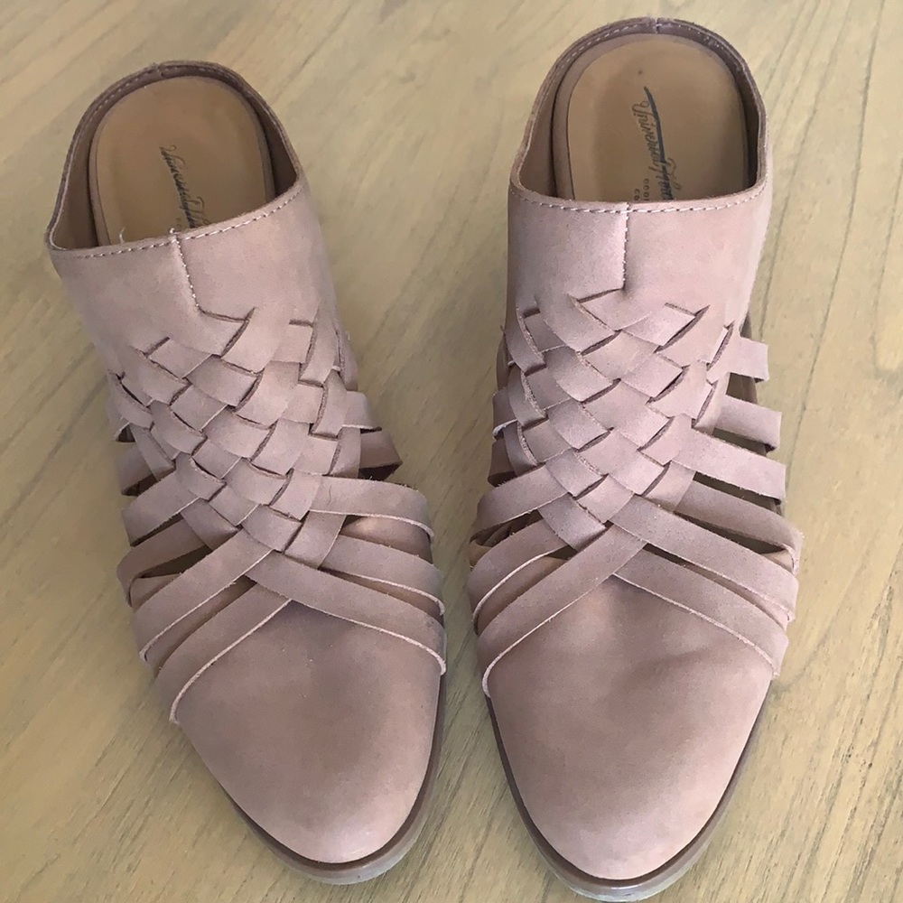 Universal Thread Woven Stacked Mule